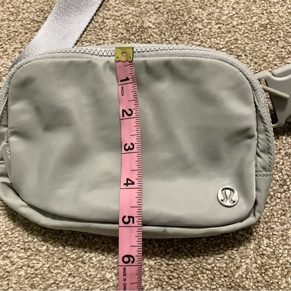 Lululemon Athletica Light Gray Everywhere Crossbody Belt Bag - Picture 6 of 7